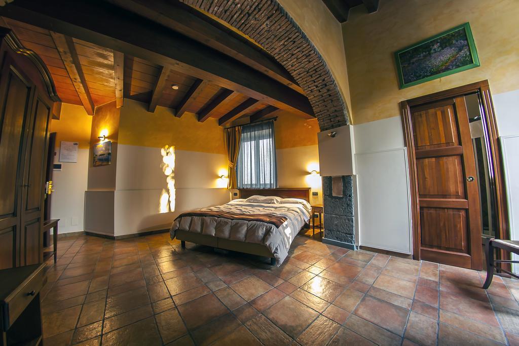 La Dimora Del Faro Hotel Acireale Room photo